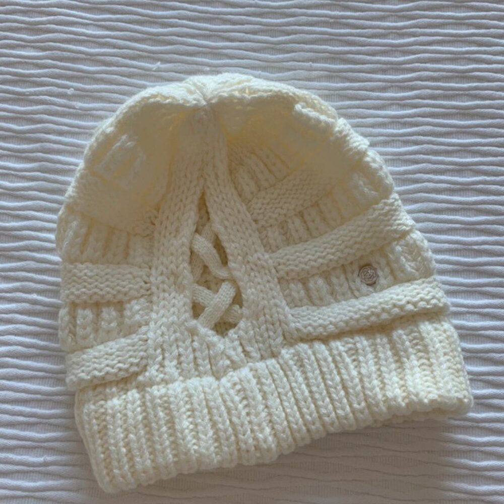 Knitted winter ponytail beanie